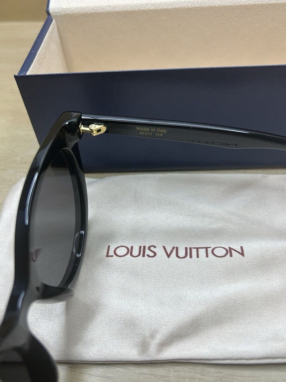 Louis Vuitton Z2130U Monogram Sunglasses - Picture 5 of 14